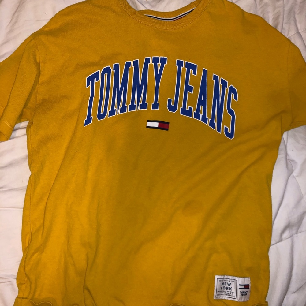 Gently used tommy hilfiger t-shirt